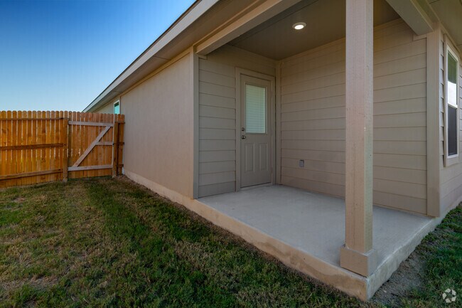 3BR, 2BA - 1442SF - Covered Patio