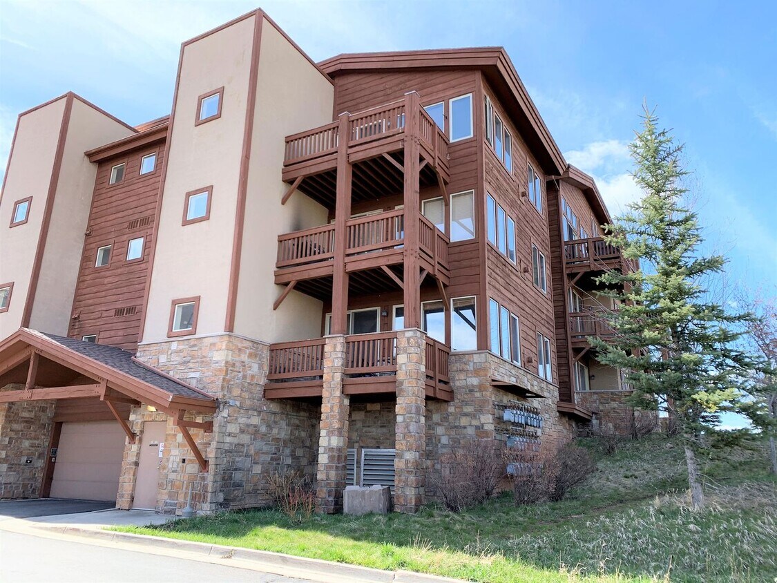 Perfectly Located Crestview Condo - Fully ... - Perfectly Located Crestview Condo - Fully ...
