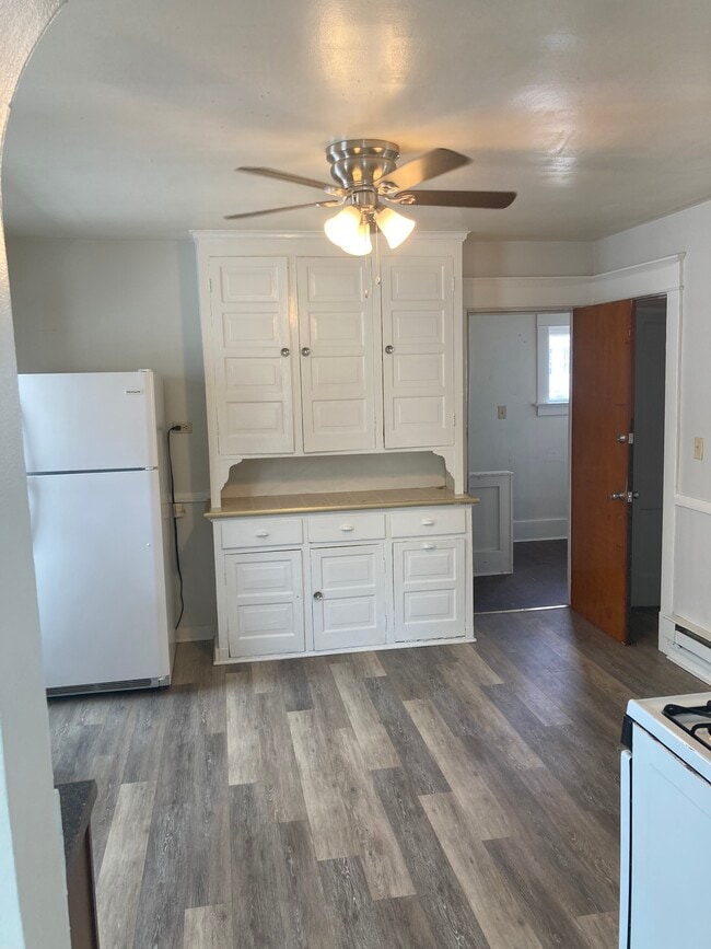 Photo - 817 Hess Ave Unit up