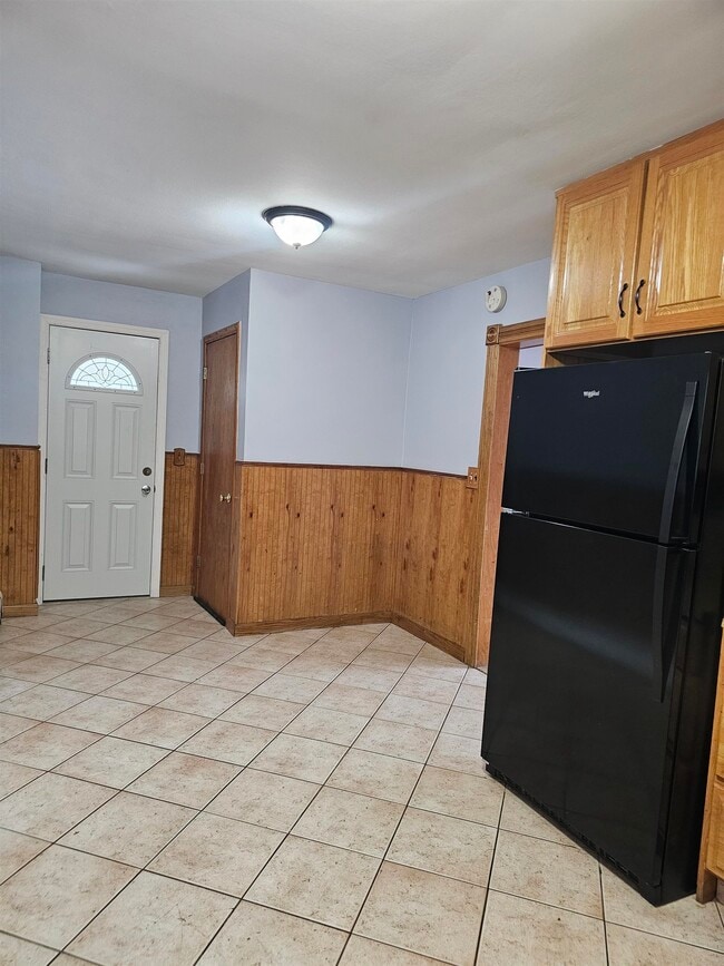 Photo - 65 Suburbia Ct