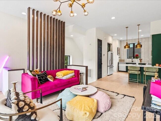 Photo - 815 E 36th St