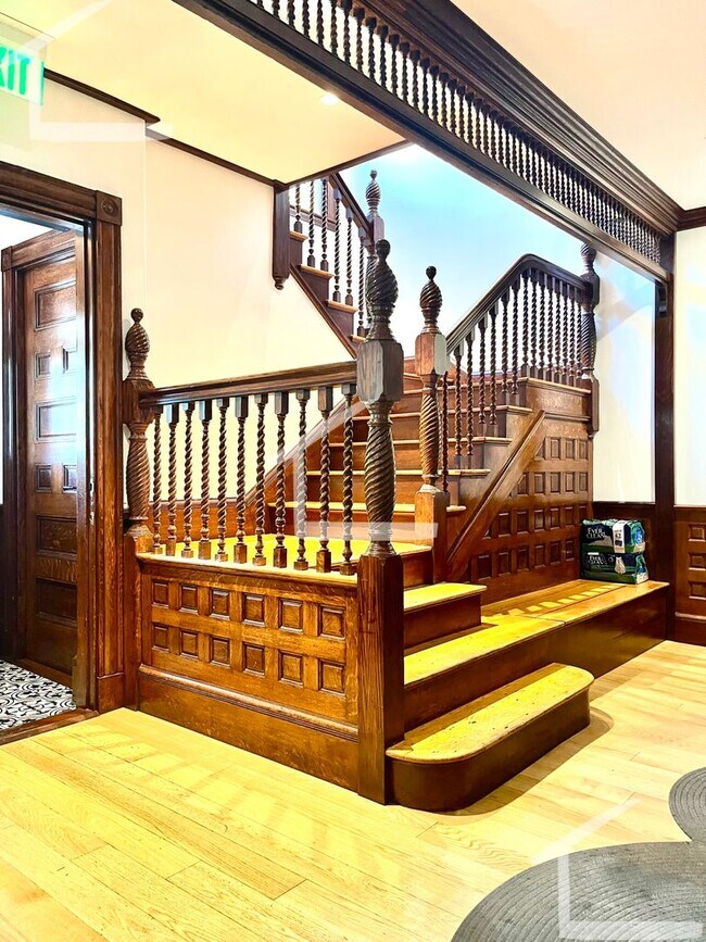 Photo - 208 Gardner St