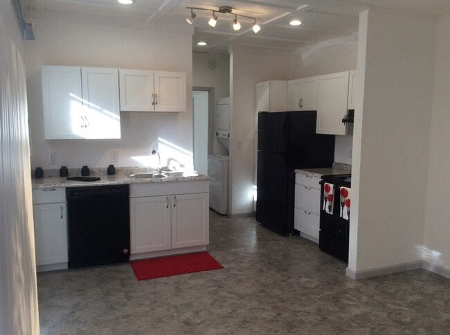 Kitchen With Dishwasher - 917 Phillips St Unit 917