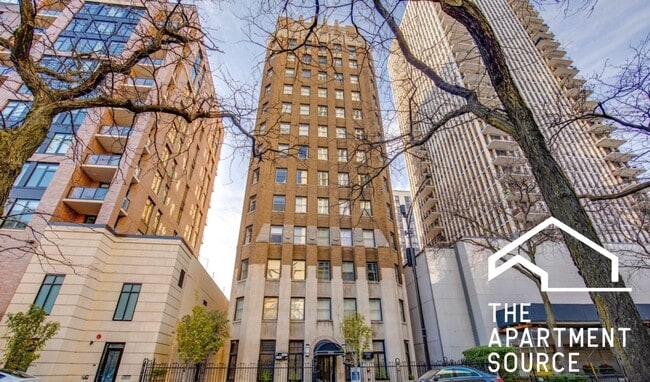 Building Photo - 1220 N State Pkwy Unit FS