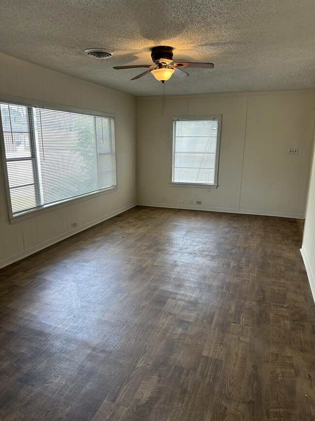 Photo - 100 W Stone St