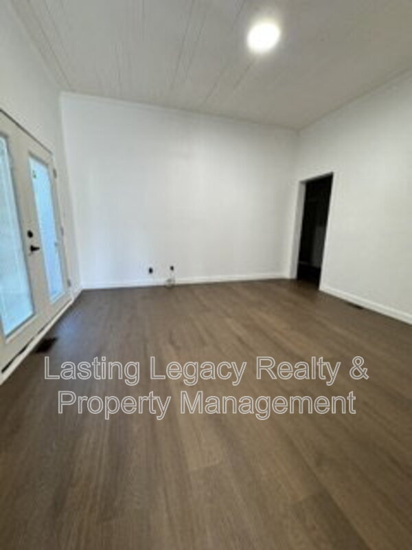 Photo - 204 Spring St