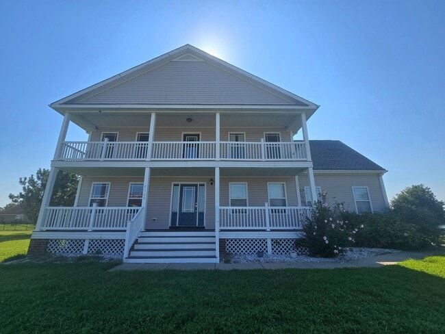 Building Photo - Minutes from Coast Guard Base, Large 2 Sto... Rental