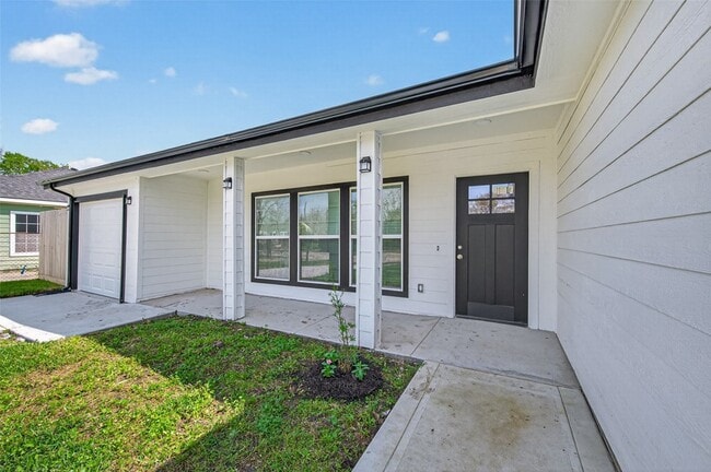 Photo - 2202 Alabama St