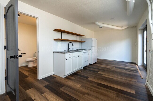 Photo - 421 N Emporia Ave Unit 421b