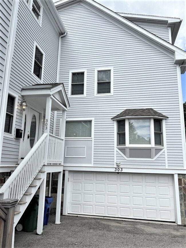 Photo - 303 Cabot St