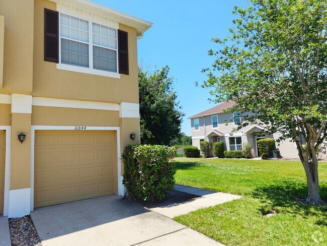 Building Photo - 2/2 Condo with Garage at Hibiscus Bay