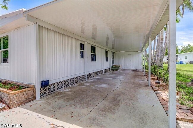 120 Grassy Key Ln