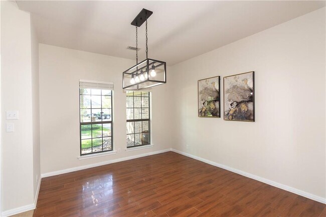 Photo - 924 Blue Spring Cir
