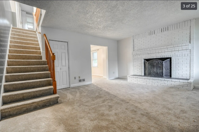 Photo - 3 Bedroom with Huge Rear yard