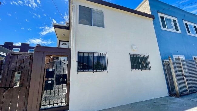 Building Photo - 2343 Market St Unit 2343 Market Rental