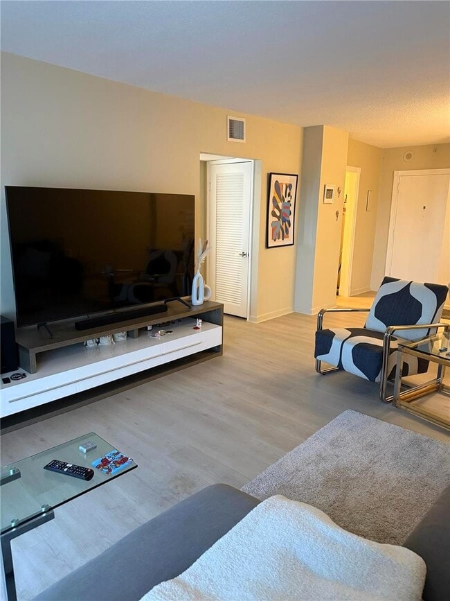 Photo - 400 Kings Point Dr Unit 408