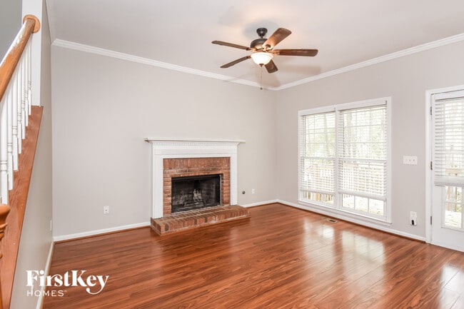 Photo - 981 Brookton Square