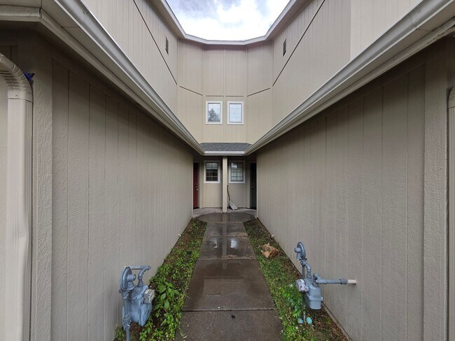 6452 N Conrad Ln