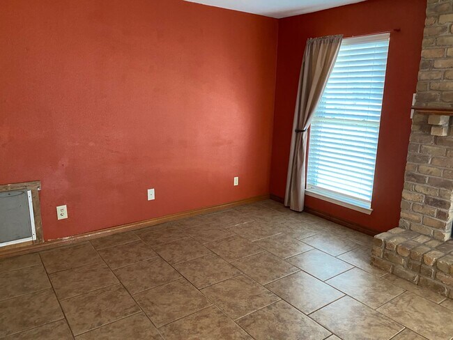 Photo - 2914 Hemlock Dr