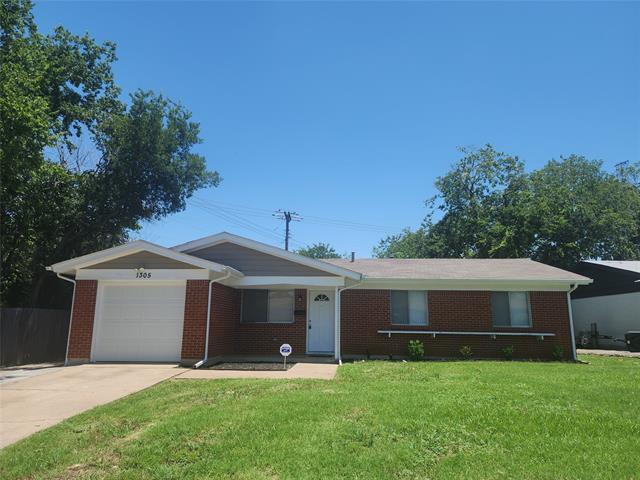Photo - 1305 Milmo Dr House