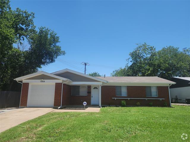 Building Photo - 1305 Milmo Dr Rental