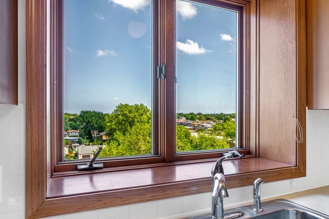 Photo - 5555 N Cumberland Ave Unit 711