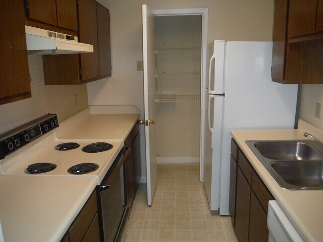 Photo - Nice 2nd FL Condo with Screened Balcony