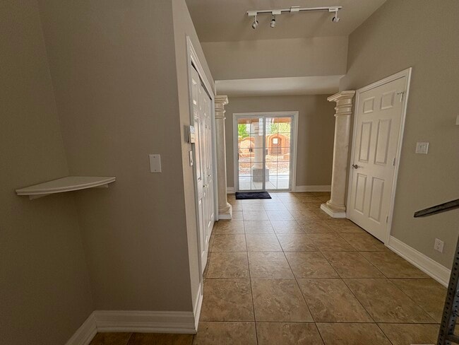 Photo - 8612 Eagle Rock Ave NE