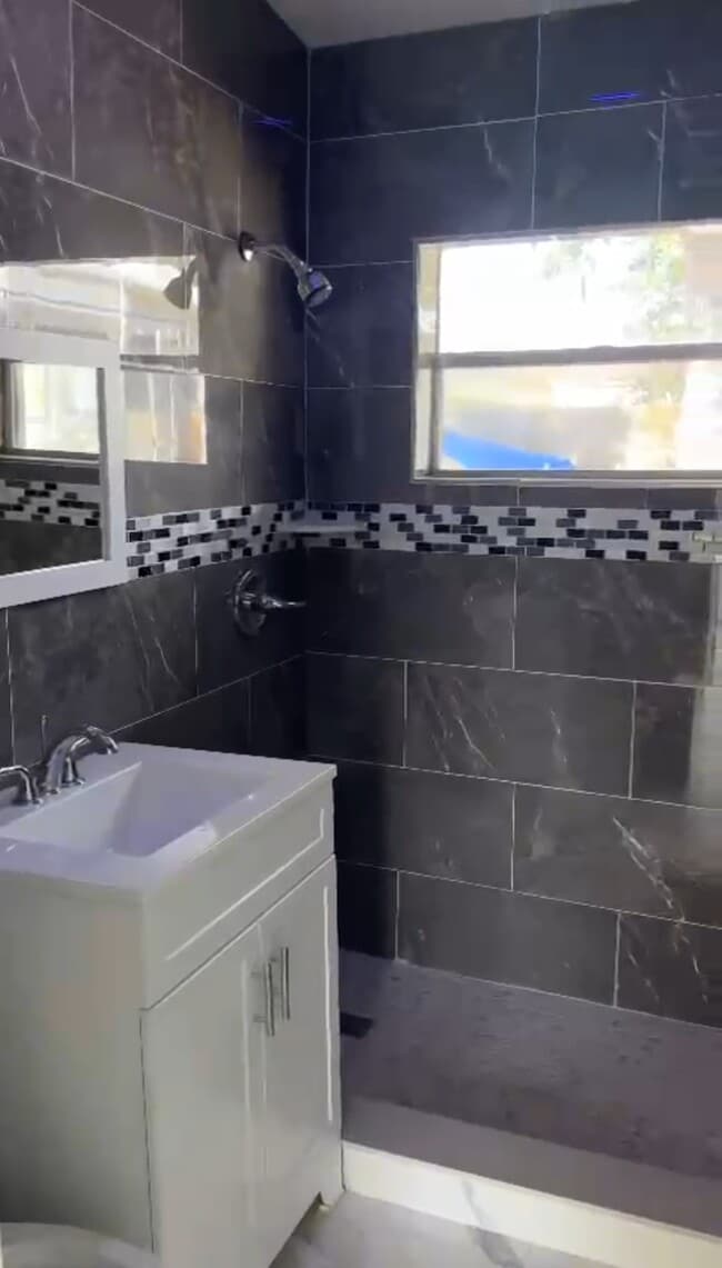 Photo - 206 Poinciana Cir