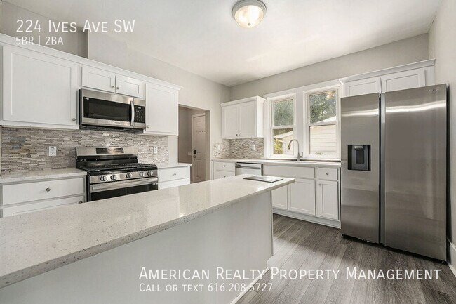 Photo - 224 Ives Ave SW