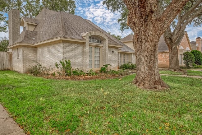 Photo - 934 Goldfinch Ave