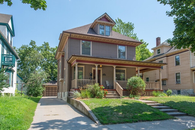 Building Photo - 2205 Aldrich Ave S Unit 2- Upper Rental