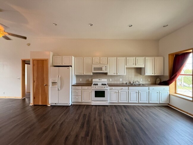 Photo - Spacious Newly Remodeled 2-Bedroom Upper Apartment in the Village of Grass Lake