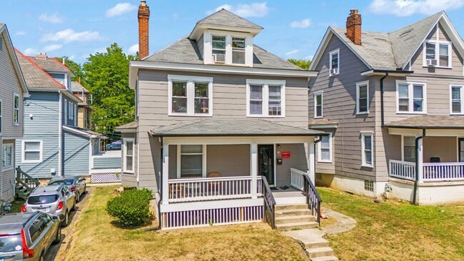 Photo - Ultimate 6-Bedroom House with Amazing Fron...