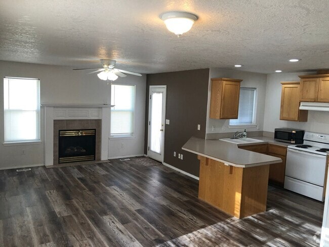 Building Photo - Your Cozy Boise Retreat Awaits! 3bd, 2.5b ... Rental