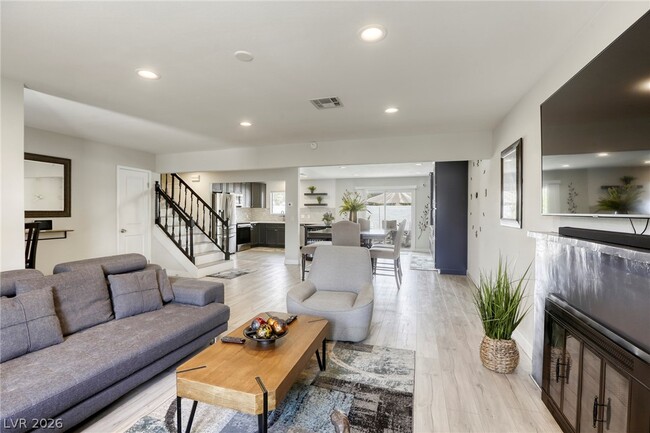 Photo - 4562 Skyland Dr
