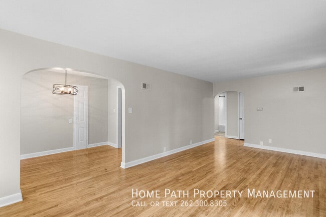 Photo - W63N399 Hillcrest Ave