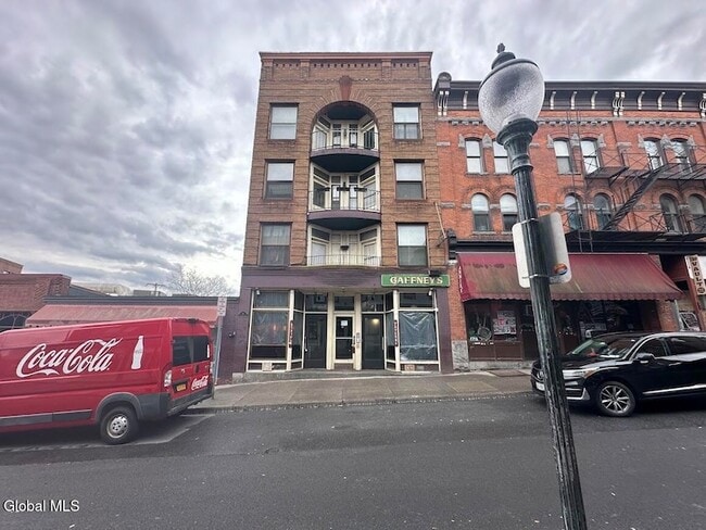 Building Photo - 16 Caroline St Unit 6