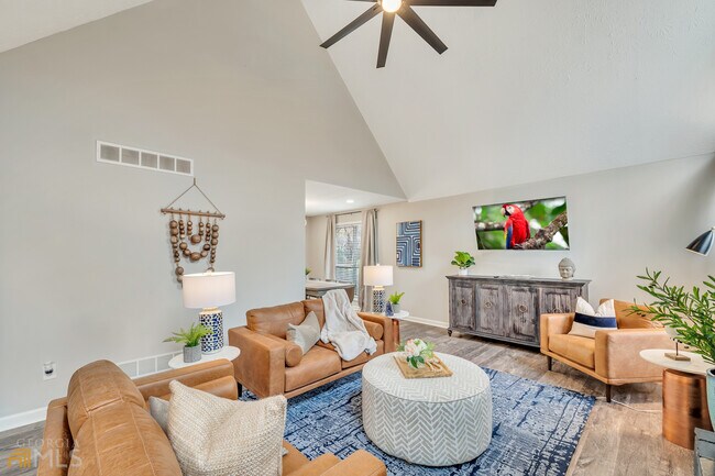 Photo - 1898 Winding Creek Ln SW