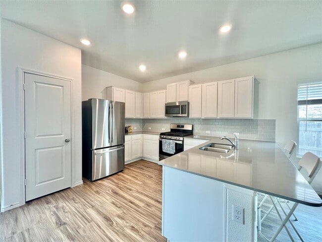 Building Photo - 6533 Strelitzia Cove