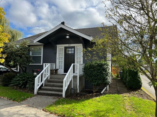 Building Photo - Gorgeous Craftsman available Now