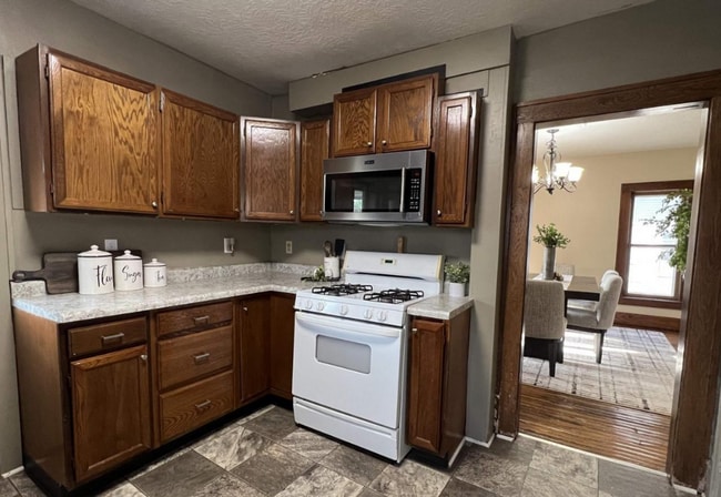 Photo - 10 S University St