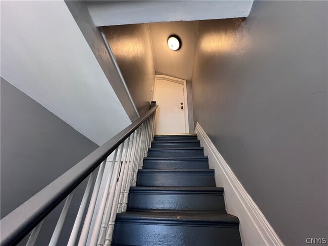 Photo - 27 E 6th St