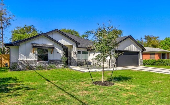 Photo - 8302 Kromer St