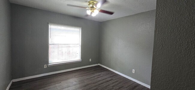 Photo - 3/2 Tampa home  close to Bush Gardens