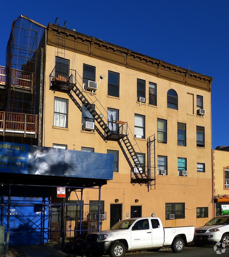 Photo - 468 Grand Ave