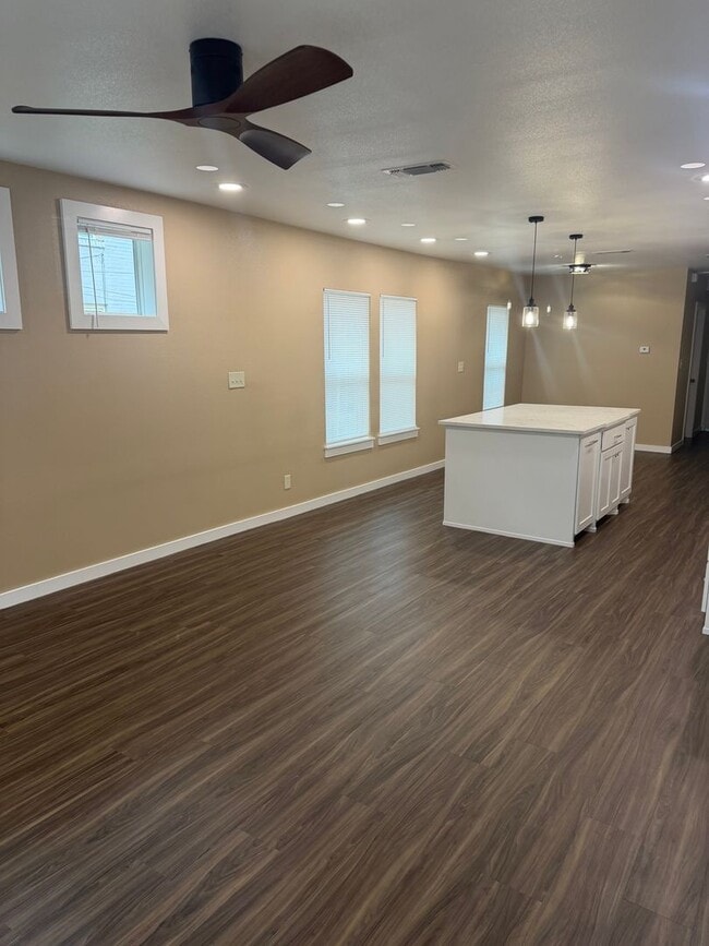 Photo - 717-719 Augusta Ave