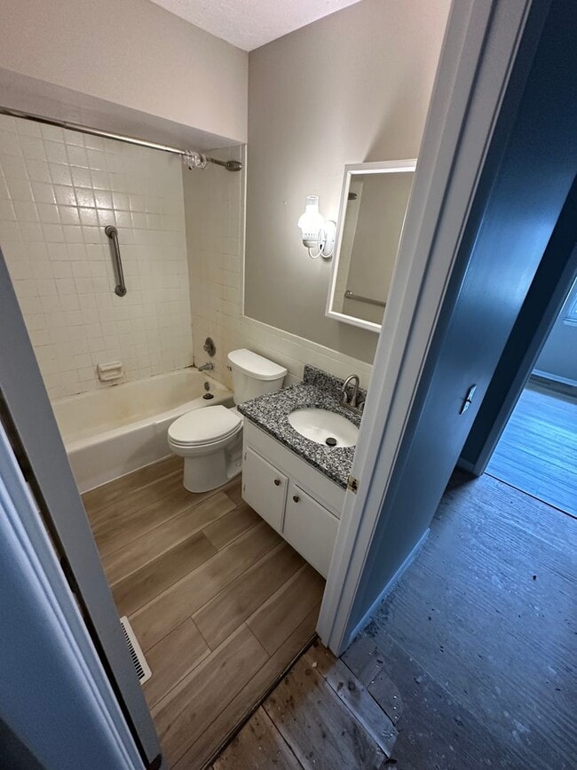 Photo - Updated 3 Bed 1.5 Bath Townhome with basement.