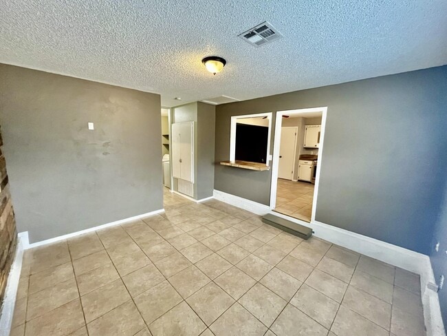 Photo - 928 Charles Dr