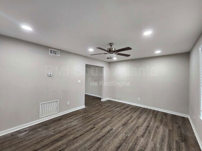 Photo - 141 Peyton Pl SW